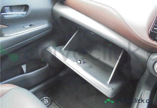 Nissan Kicks White