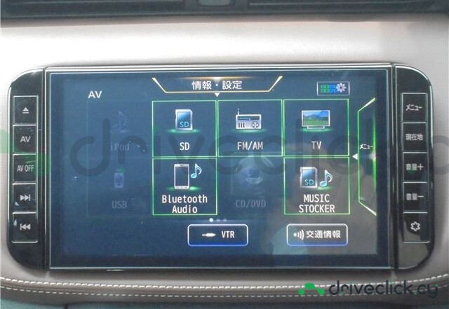 Nissan Kicks White