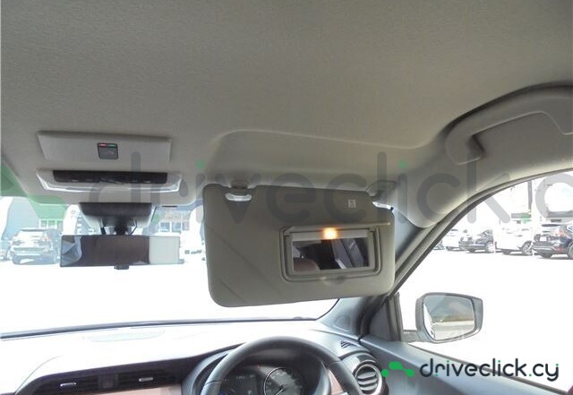 Nissan Kicks White