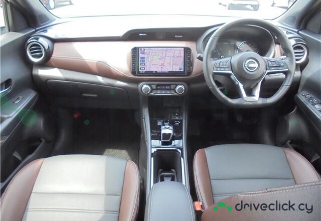 Nissan Kicks White