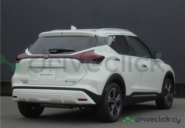 Nissan Kicks White