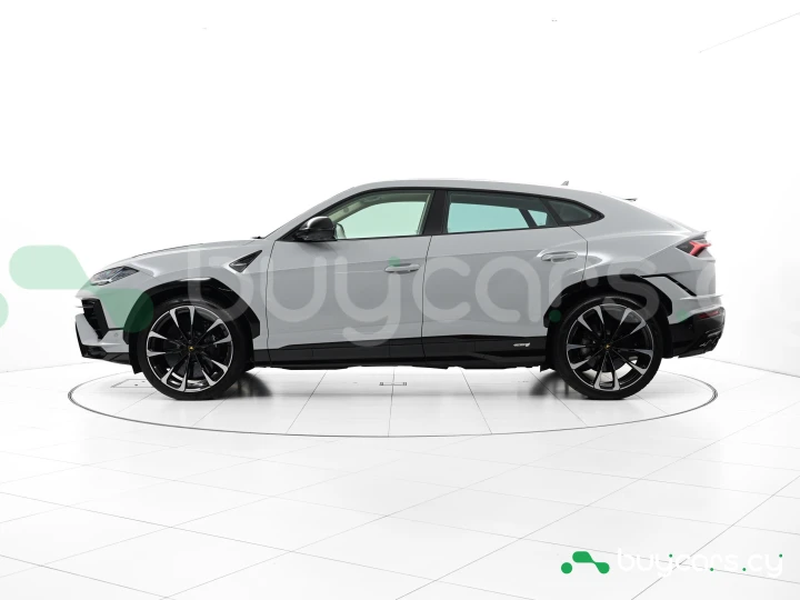 Lamborghini Urus Серый