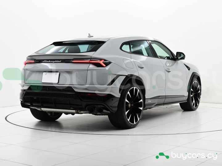 Lamborghini Urus Серый
