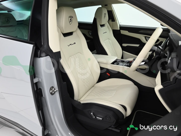 Lamborghini Urus Серый