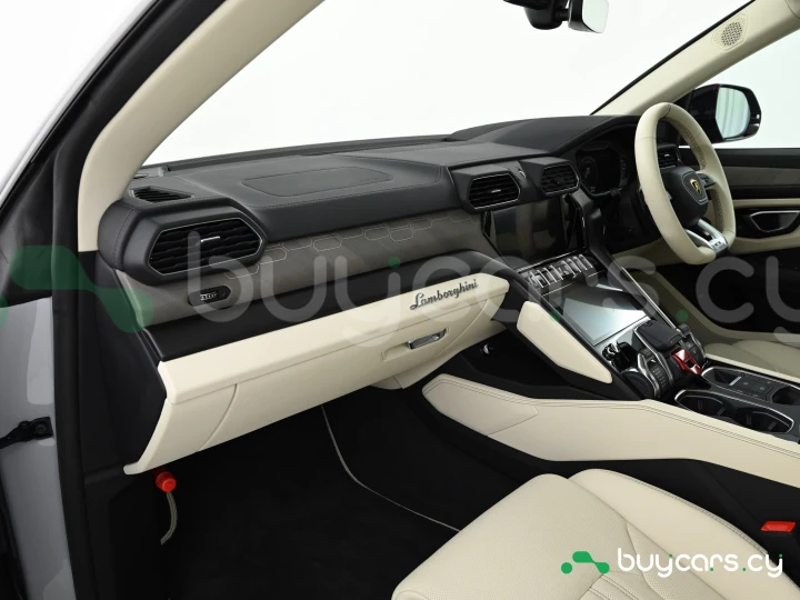 Lamborghini Urus Серый