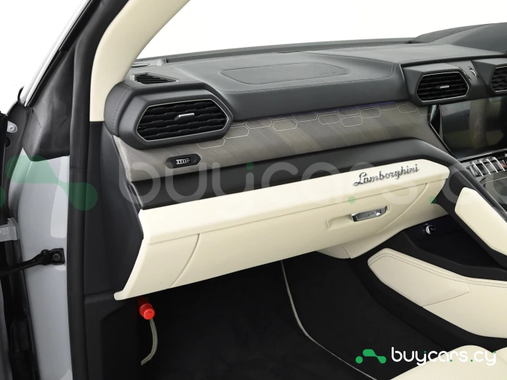 Lamborghini Urus Серый
