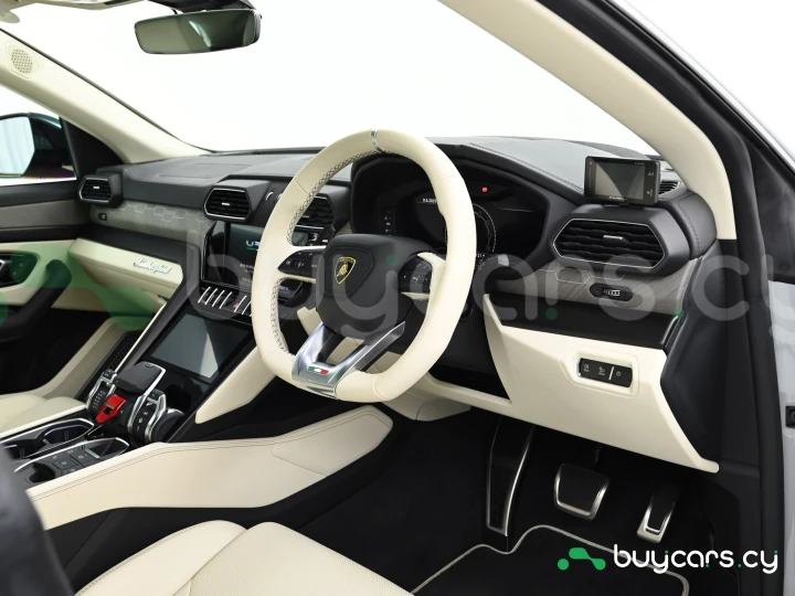 Lamborghini Urus Серый