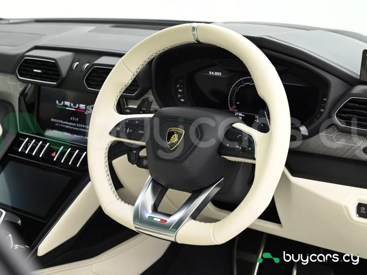 Lamborghini Urus Серый