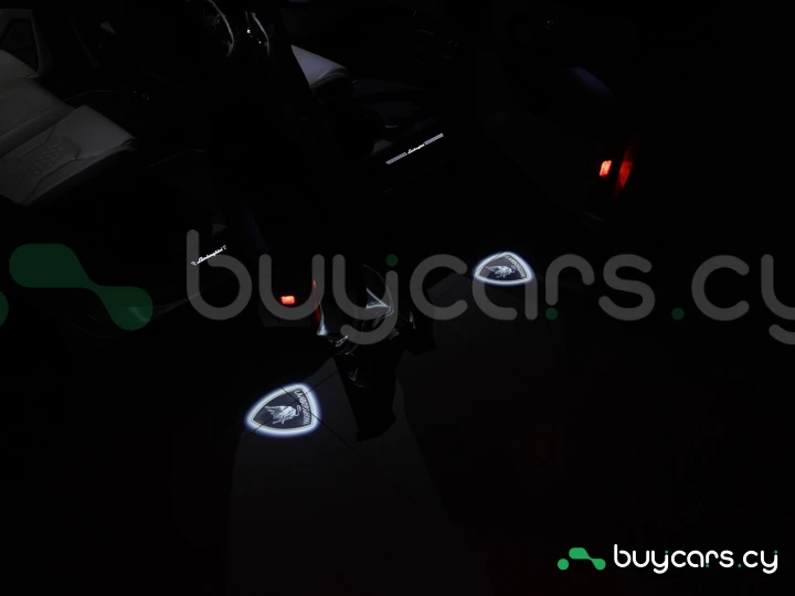 Lamborghini Urus Серый