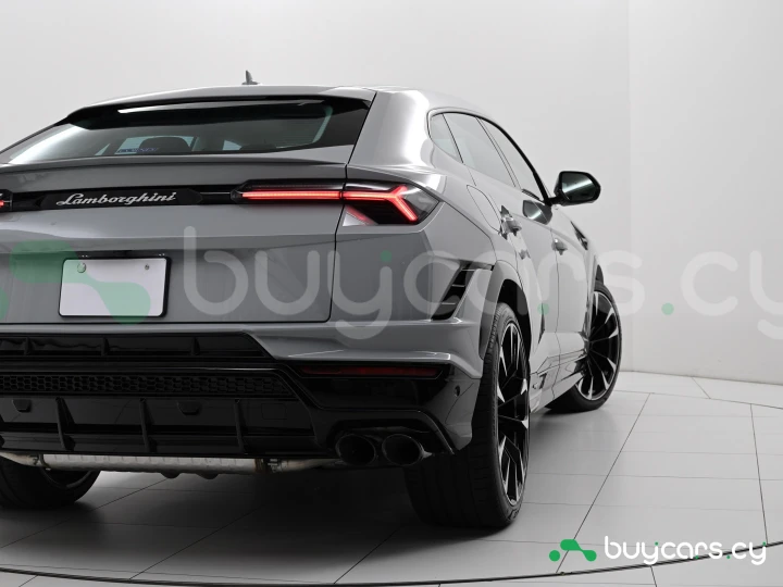 Lamborghini Urus Серый