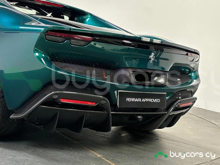 Ferrari 296 GTB Зеленый