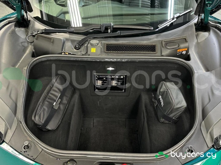 Ferrari 296 GTB Зеленый