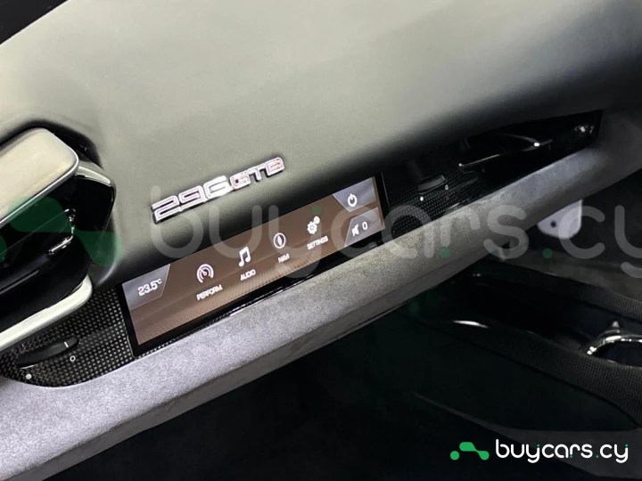 Ferrari 296 GTB Зеленый