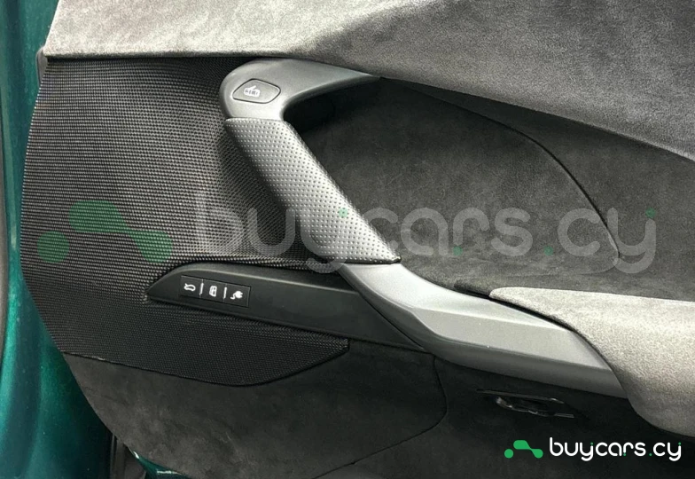 Ferrari 296 GTB Зеленый