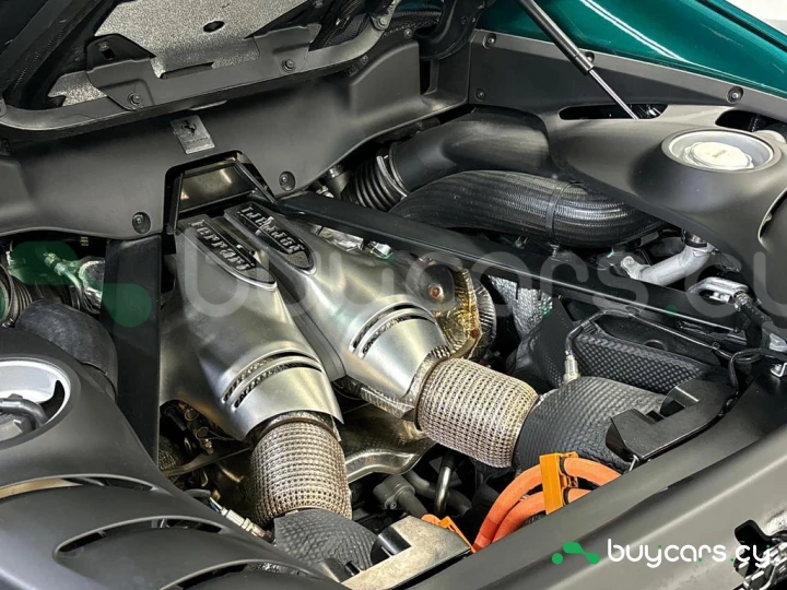 Ferrari 296 GTB Зеленый