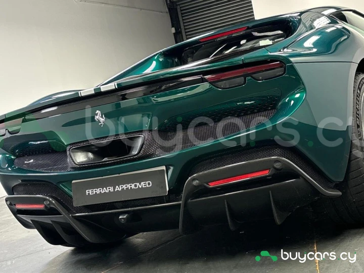 Ferrari 296 GTB Зеленый