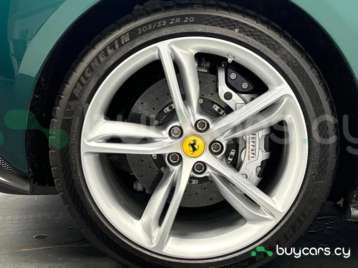 Ferrari 296 GTB Зеленый