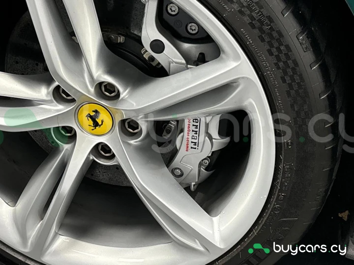 Ferrari 296 GTB Зеленый