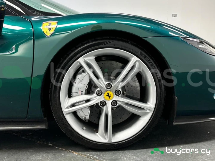 Ferrari 296 GTB Зеленый