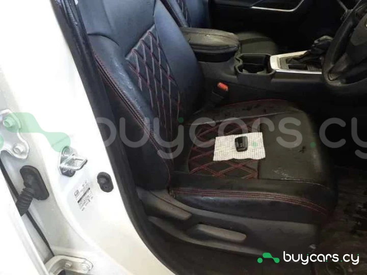 Toyota RAV4 Белый