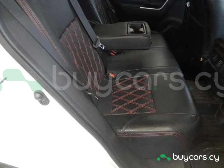 Toyota RAV4 Белый