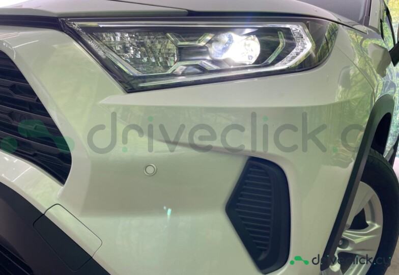 Toyota RAV4 Белый