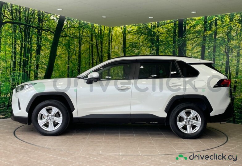 Toyota RAV4 Белый
