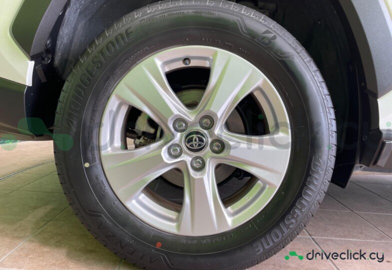 Toyota RAV4 Белый