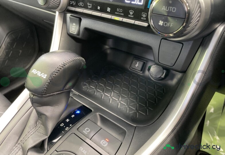 Toyota RAV4 Белый