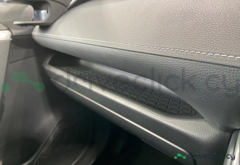 Toyota RAV4 Белый