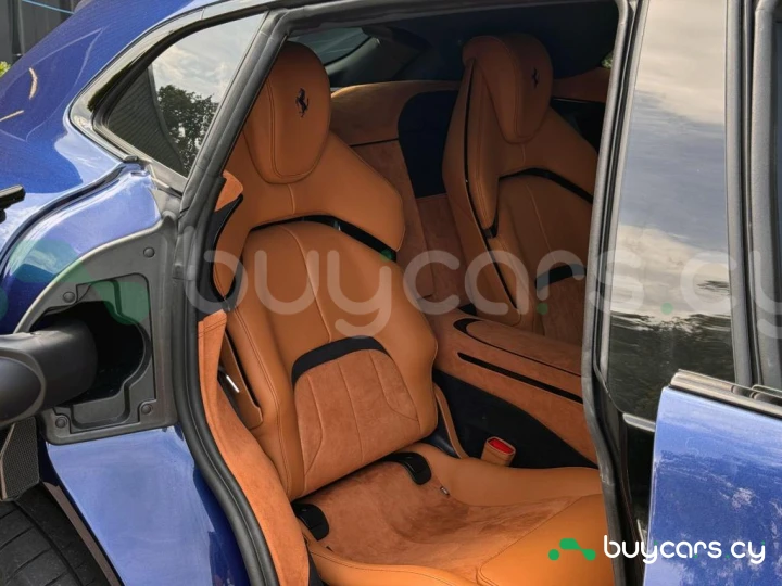 Ferrari Purosangue Синий