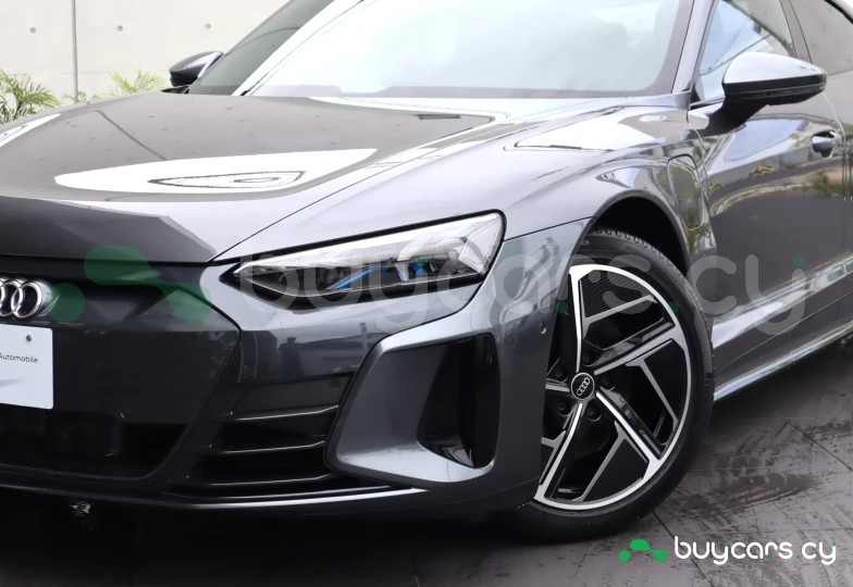Audi e-tron GT Серый