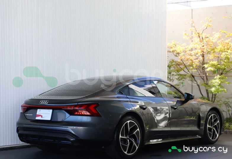 Audi e-tron GT Серый