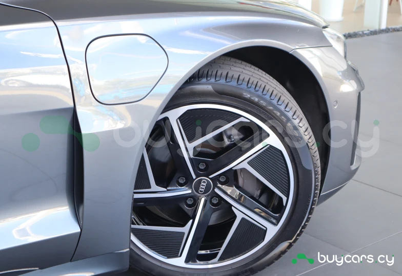 Audi e-tron GT Серый