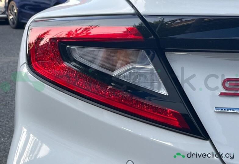 Subaru Impreza WRX Белый