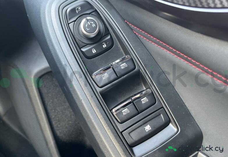Subaru Impreza WRX Белый