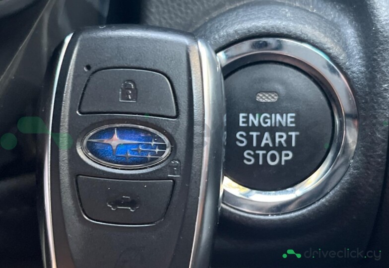 Subaru Impreza WRX Белый