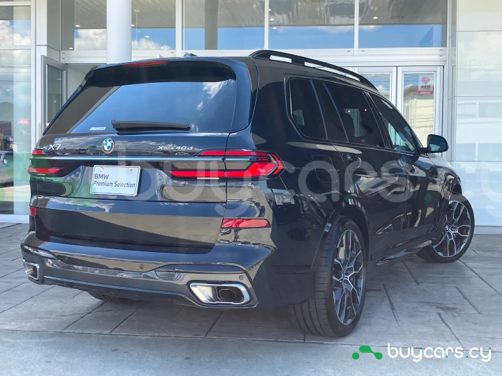 BMW X7 Черный