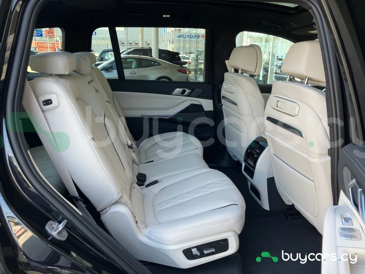 BMW X7 Черный