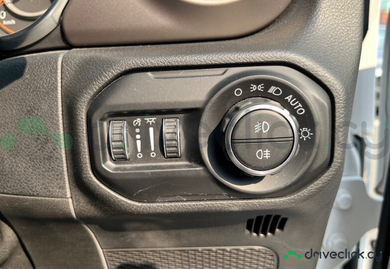 Jeep Wrangler Белый