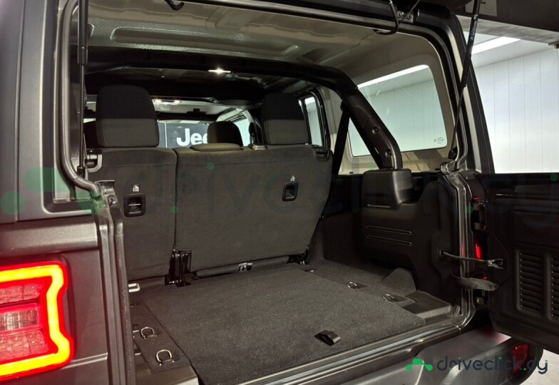 Jeep Wrangler Черный