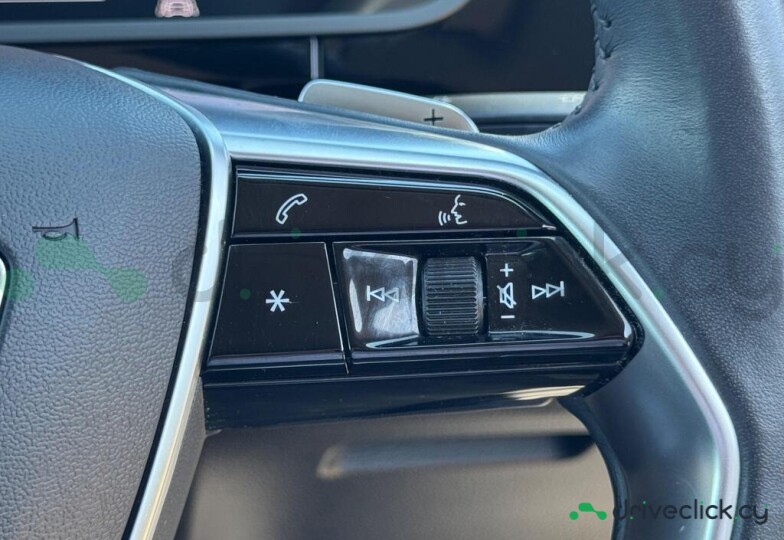 Audi e-tron Серый