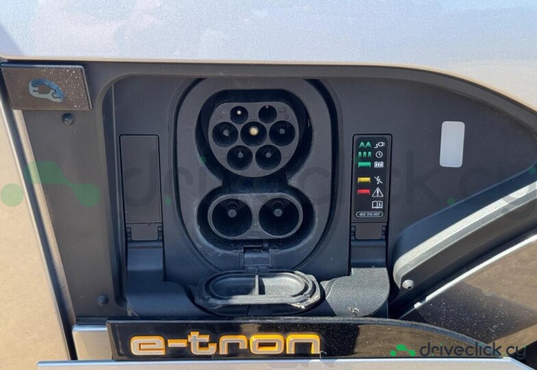 Audi e-tron Серый