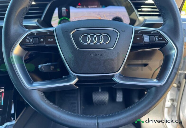 Audi e-tron Серый