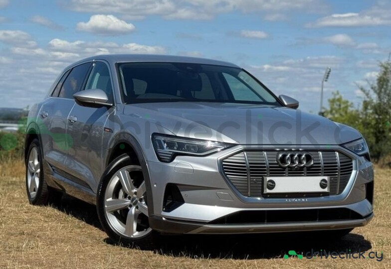 Audi e-tron Серый