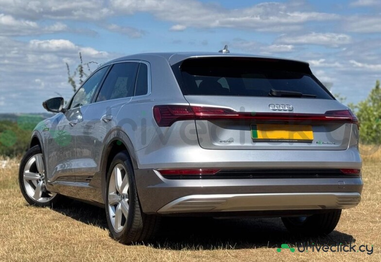 Audi e-tron Серый