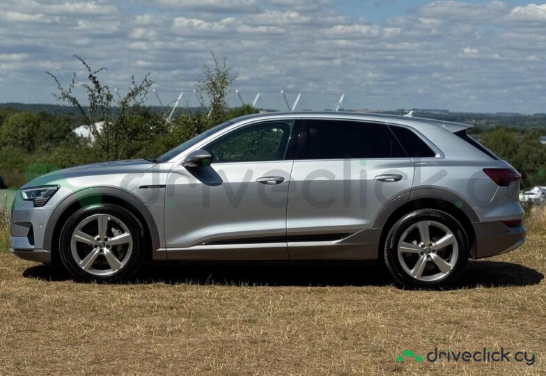 Audi e-tron Серый
