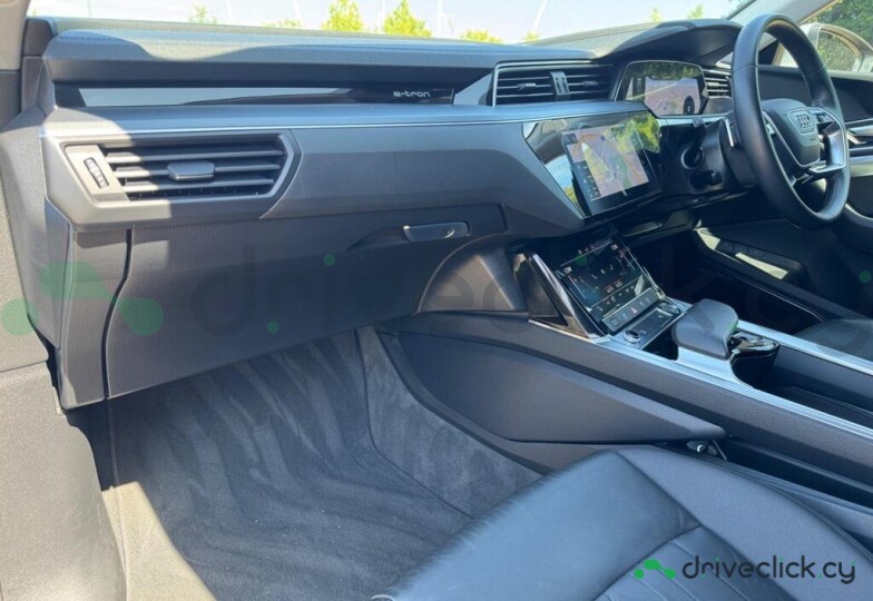 Audi e-tron Серый