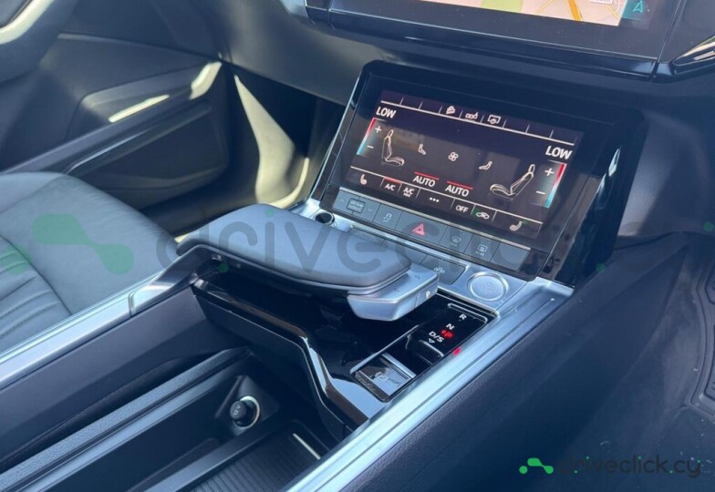 Audi e-tron Серый