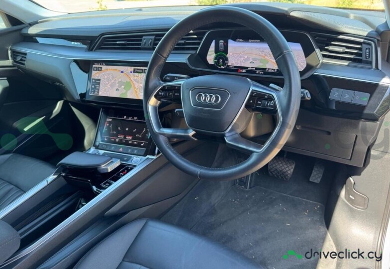 Audi e-tron Серый
